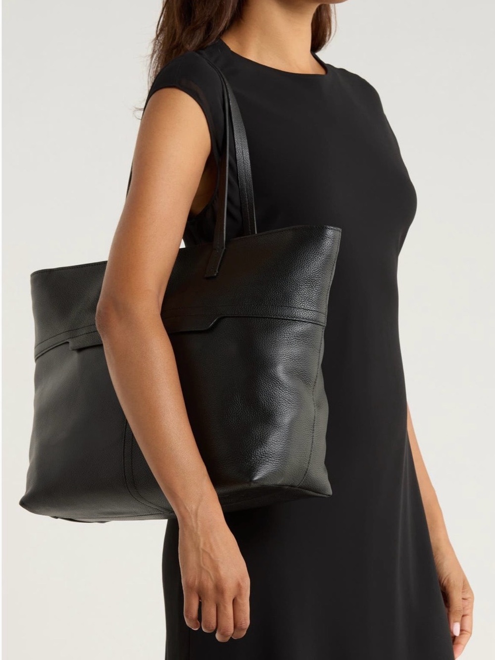 NWT and the packing for shape
rag & bone Bryant Leather Tote Bag
Brand new